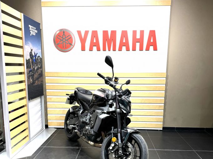 YAMAHA MT-09 4