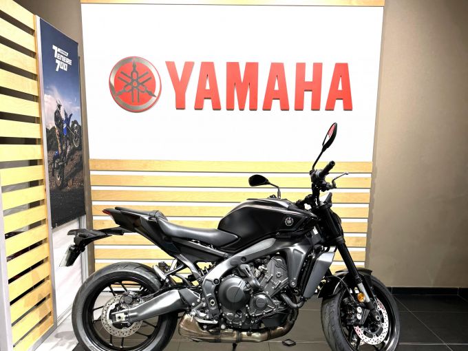 YAMAHA MT-09 4