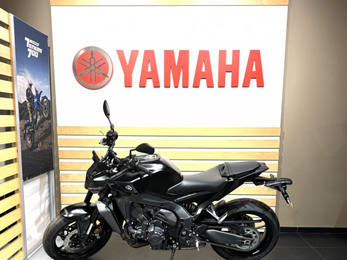 YAMAHA MT-09 4
