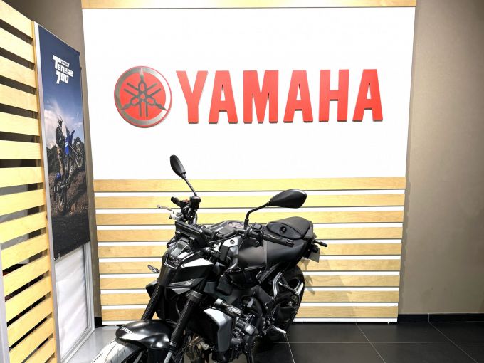 YAMAHA MT-09 4