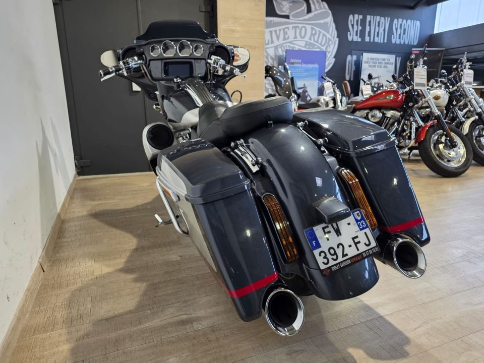 HARLEY-DAVIDSON TOURING STREET GLIDE 1923 CVO  4