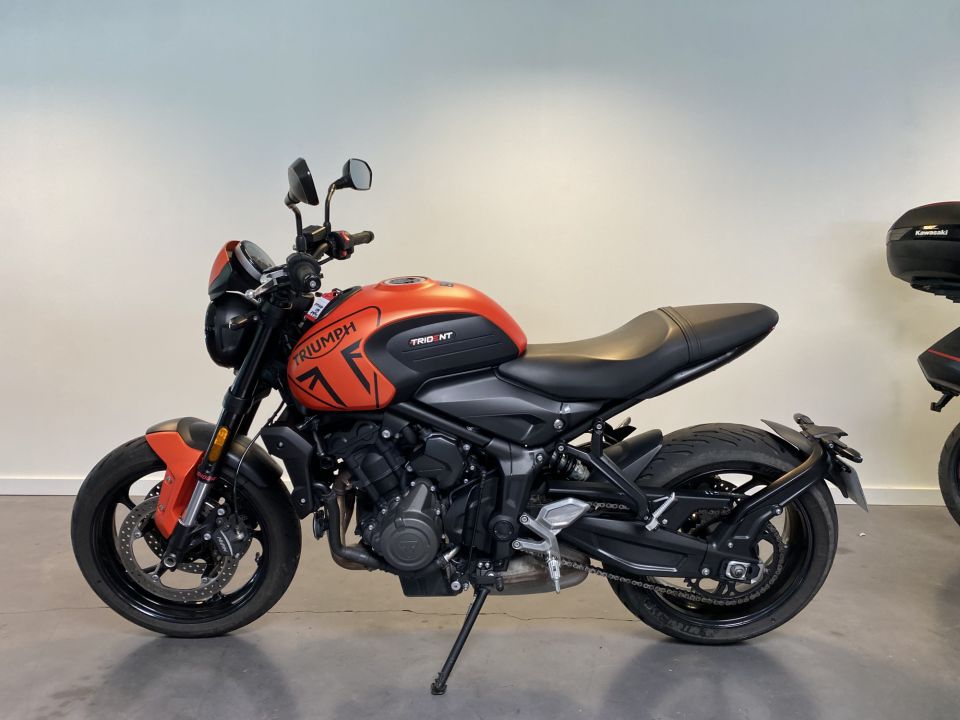 TRIUMPH TRIDENT 660 4