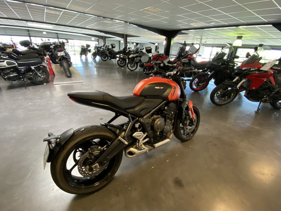 TRIUMPH TRIDENT 660 4