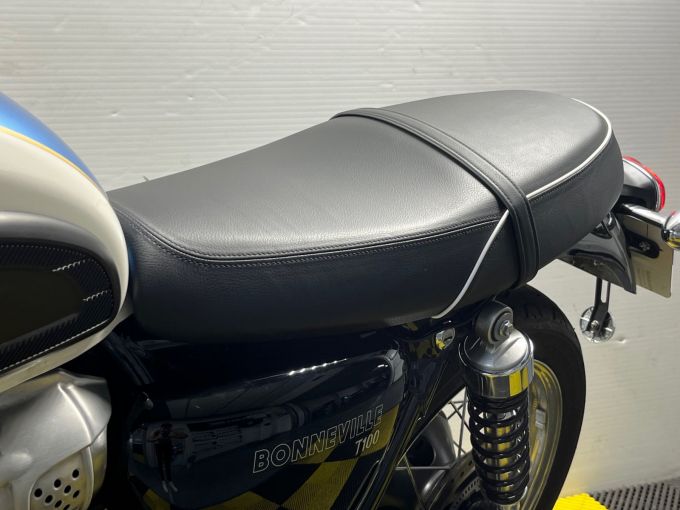 TRIUMPH BONNEVILLE 865 T100 4