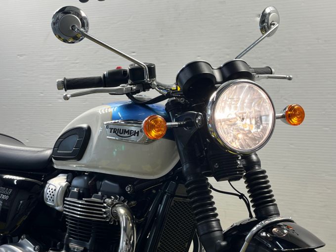 TRIUMPH BONNEVILLE 865 T100 4