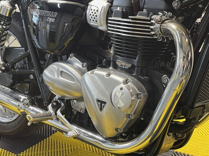 TRIUMPH BONNEVILLE 865 T100 4