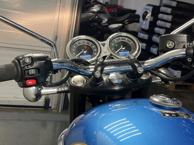 TRIUMPH BONNEVILLE 865 T100 4