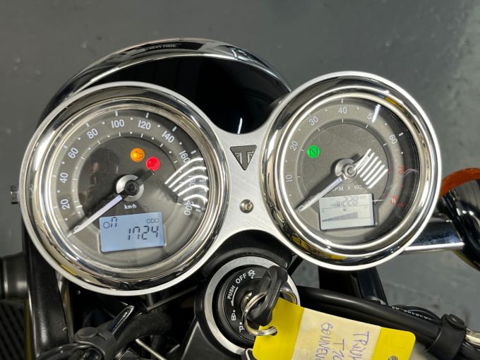 TRIUMPH BONNEVILLE 865 T100 4