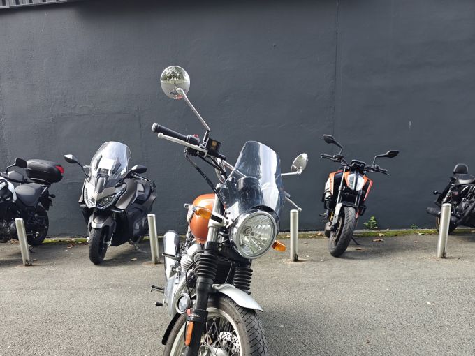 ROYAL ENFIELD INTERCEPTOR 4
