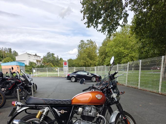 ROYAL ENFIELD INTERCEPTOR 4