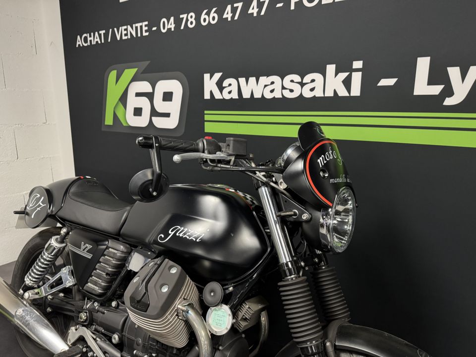 MOTO GUZZI V7 STONE 4