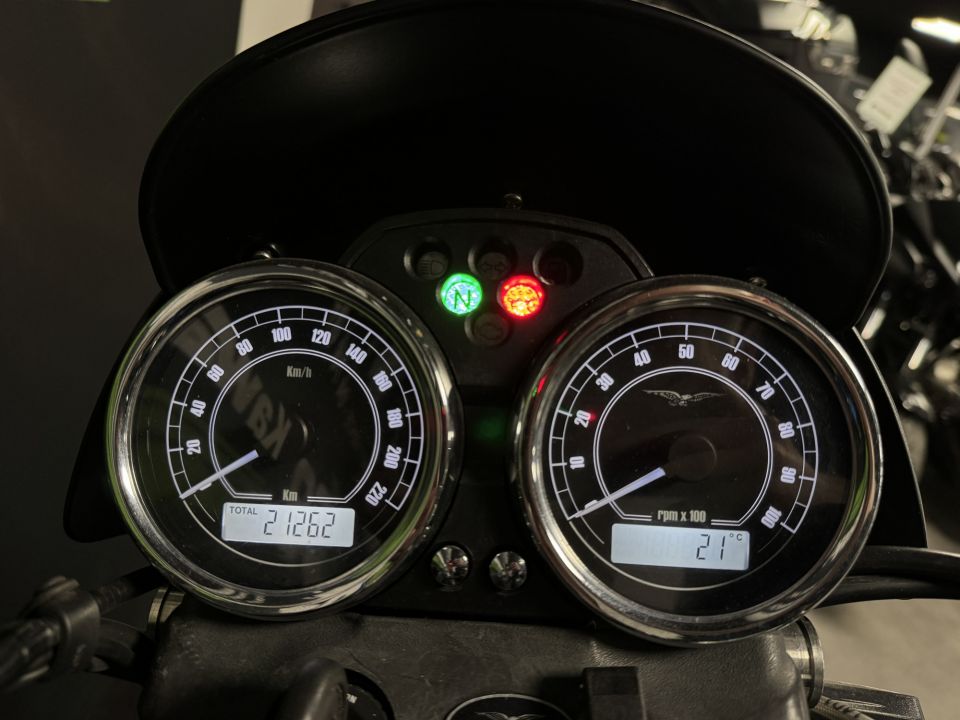 MOTO GUZZI V7 STONE 4