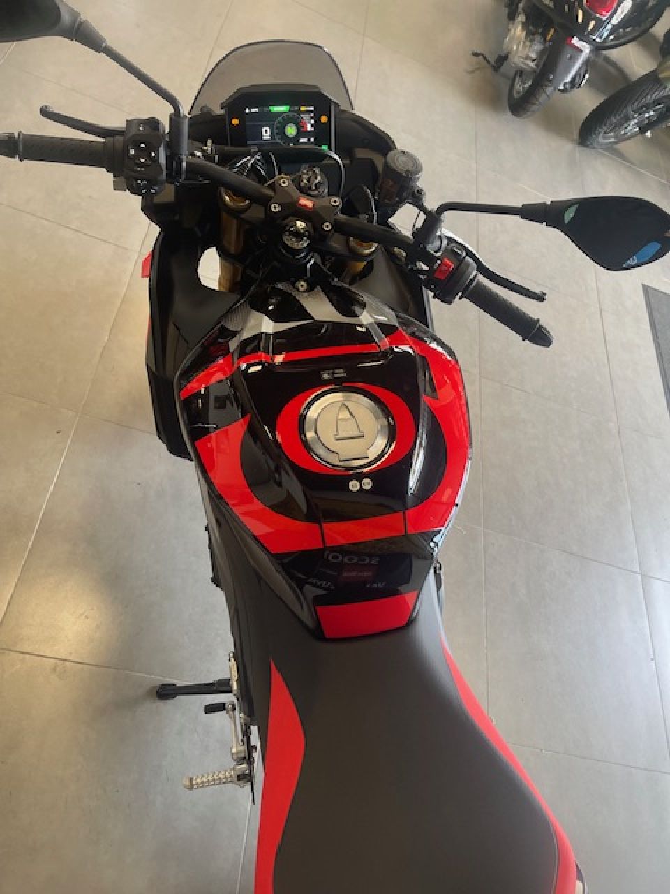 APRILIA TUONO 1100 V4 FACTORY 4