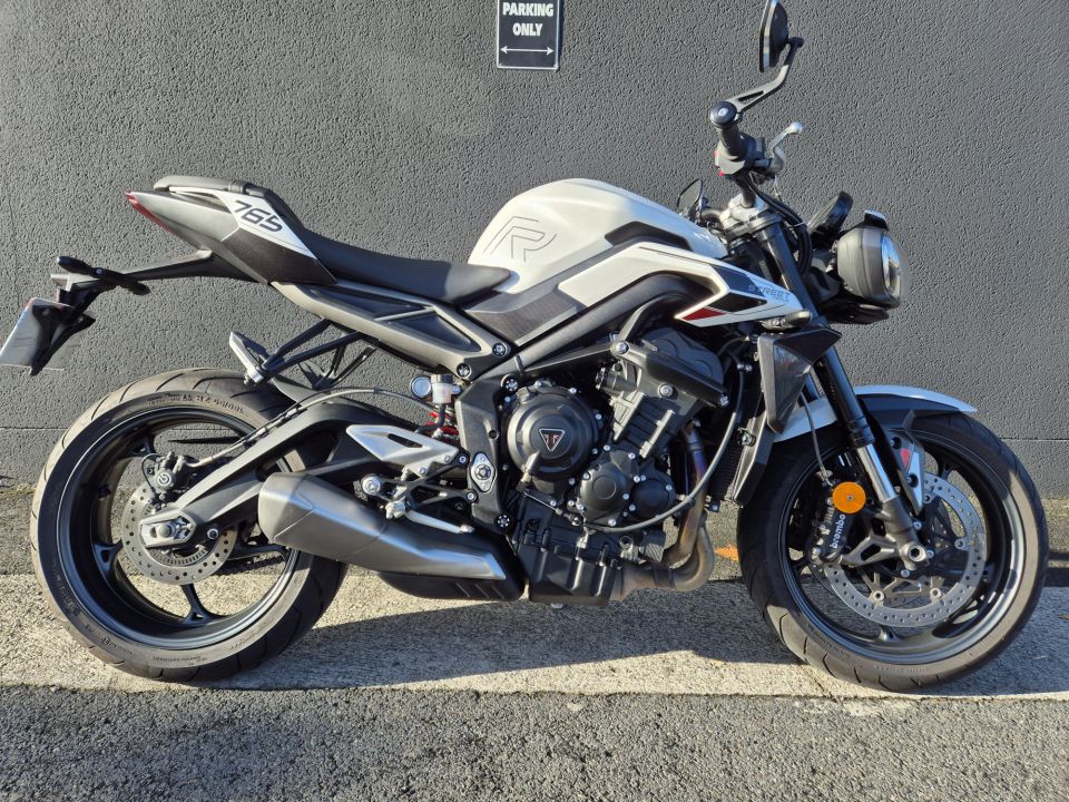 TRIUMPH STREET TRIPLE 765 R 4