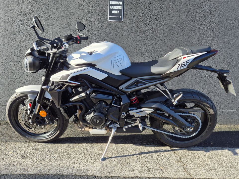 TRIUMPH STREET TRIPLE 765 R 4