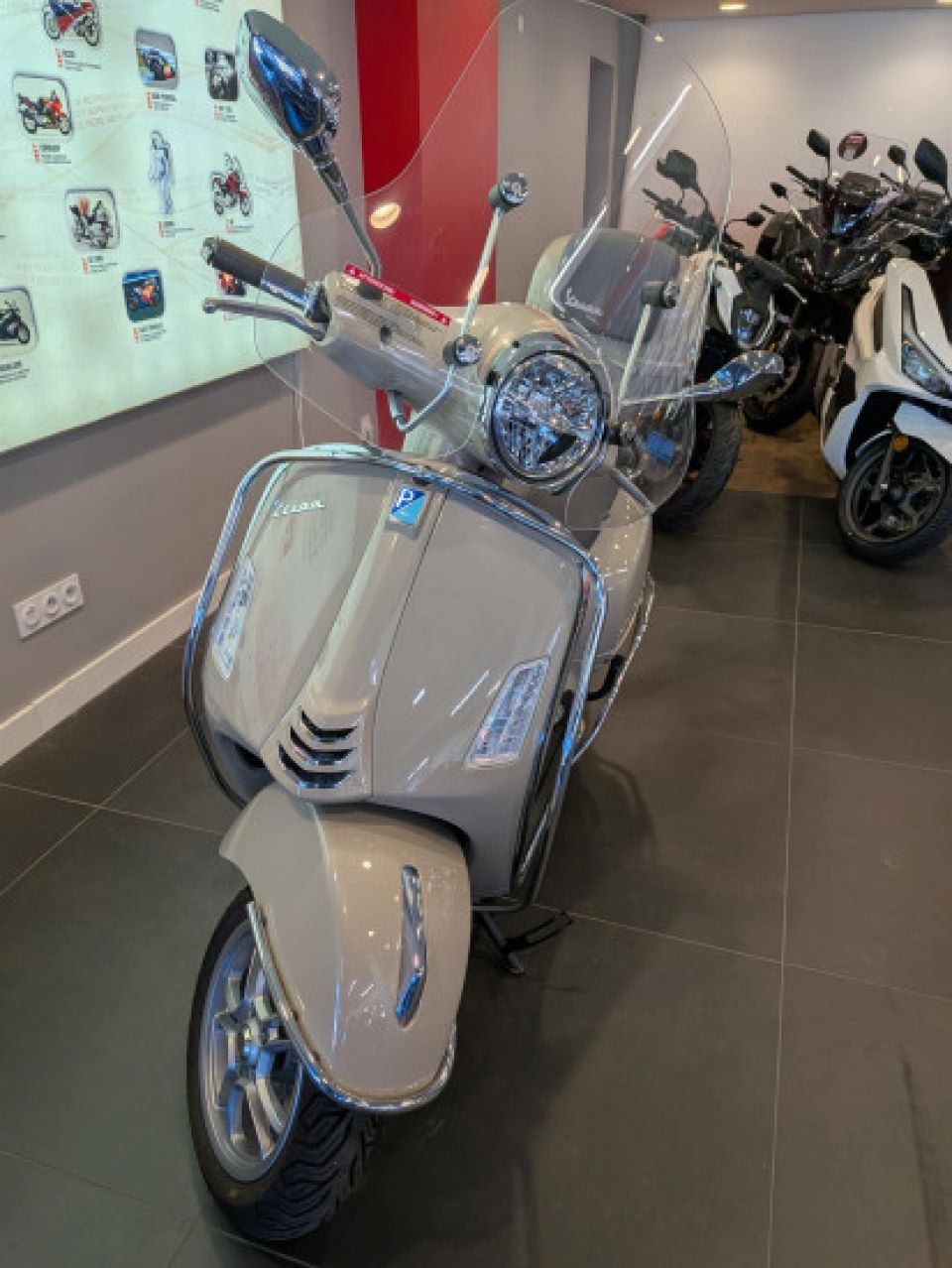 PIAGGIO VESPA GTS 125 4