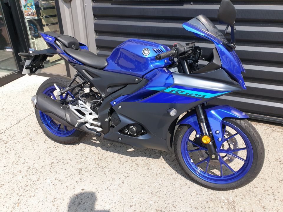 YAMAHA YZF-R125 4