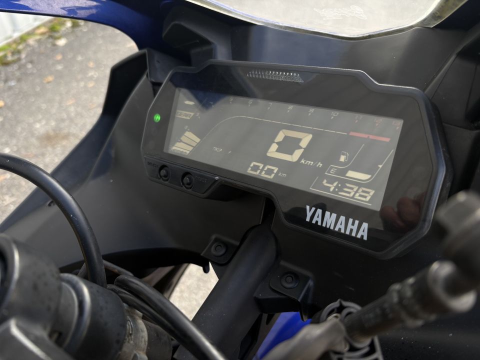YAMAHA YZF 125 R ABS 4