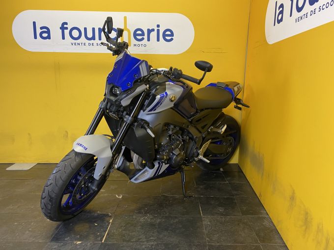 YAMAHA MT-09 4