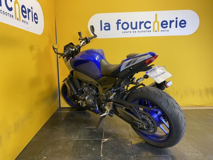 YAMAHA MT-09 4