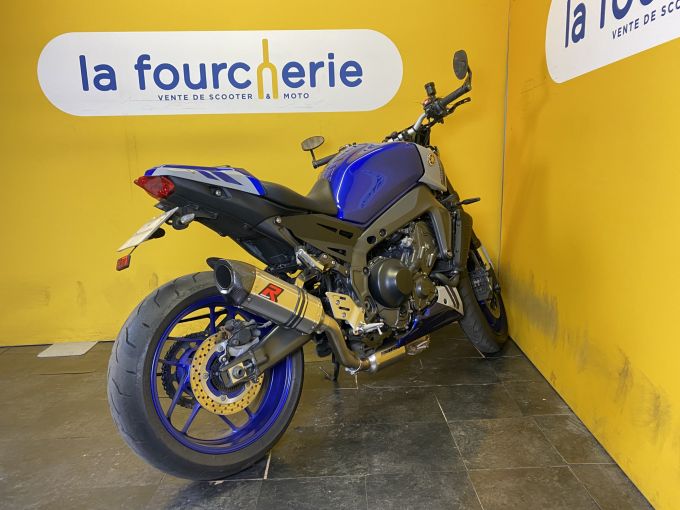 YAMAHA MT-09 4