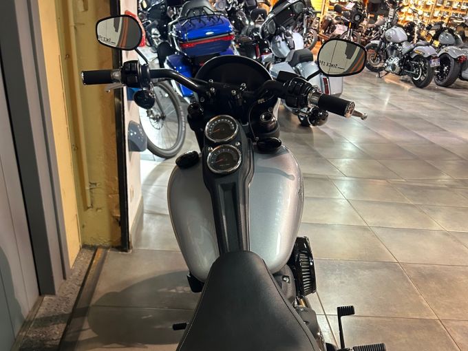HARLEY-DAVIDSON SOFTAIL LOW RIDER 1868 S 4