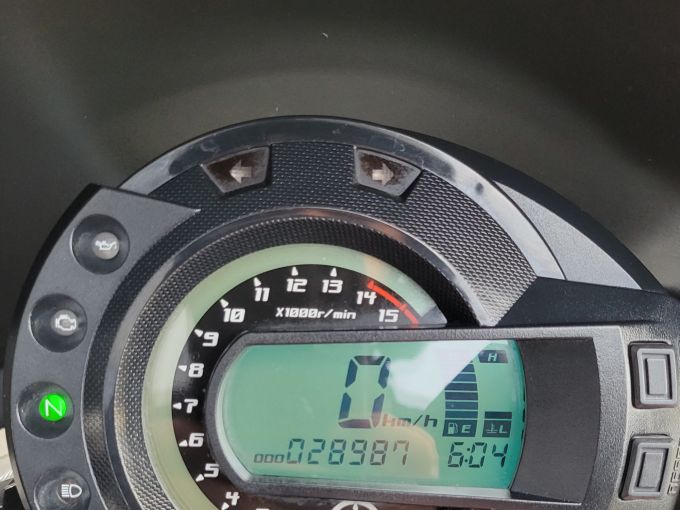 YAMAHA FZ6 (98CV) 4