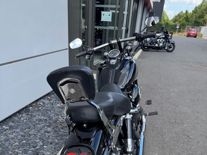 HARLEY-DAVIDSON DYNA FAT BOB 1690 4