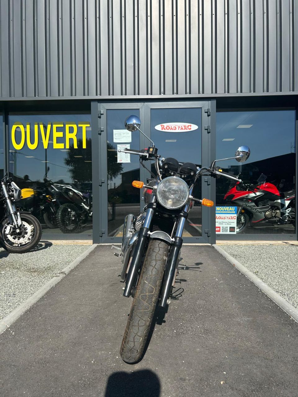 ROYAL ENFIELD INTERCEPTOR 4