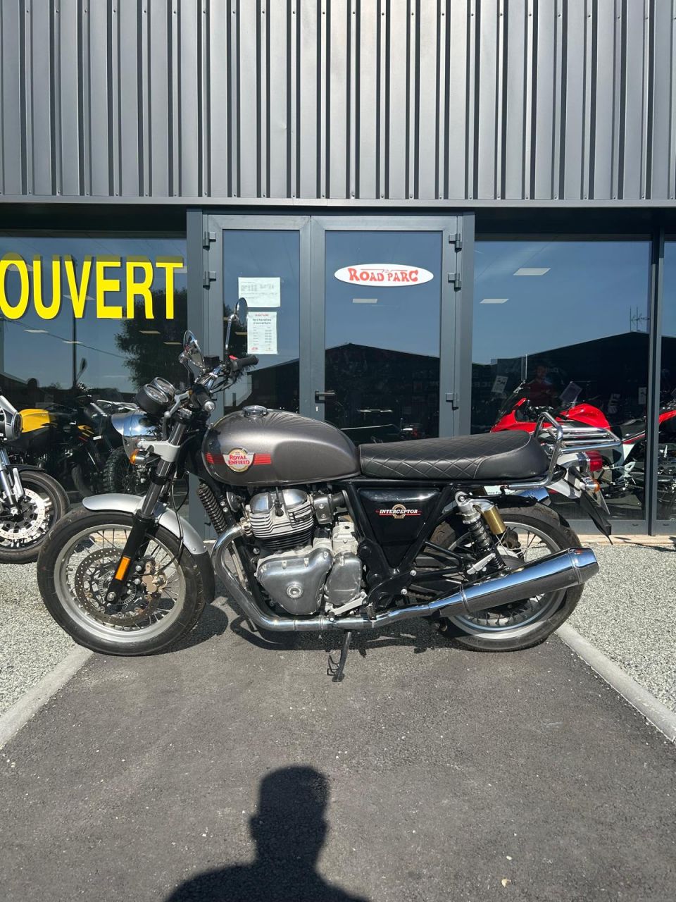 ROYAL ENFIELD INTERCEPTOR 4