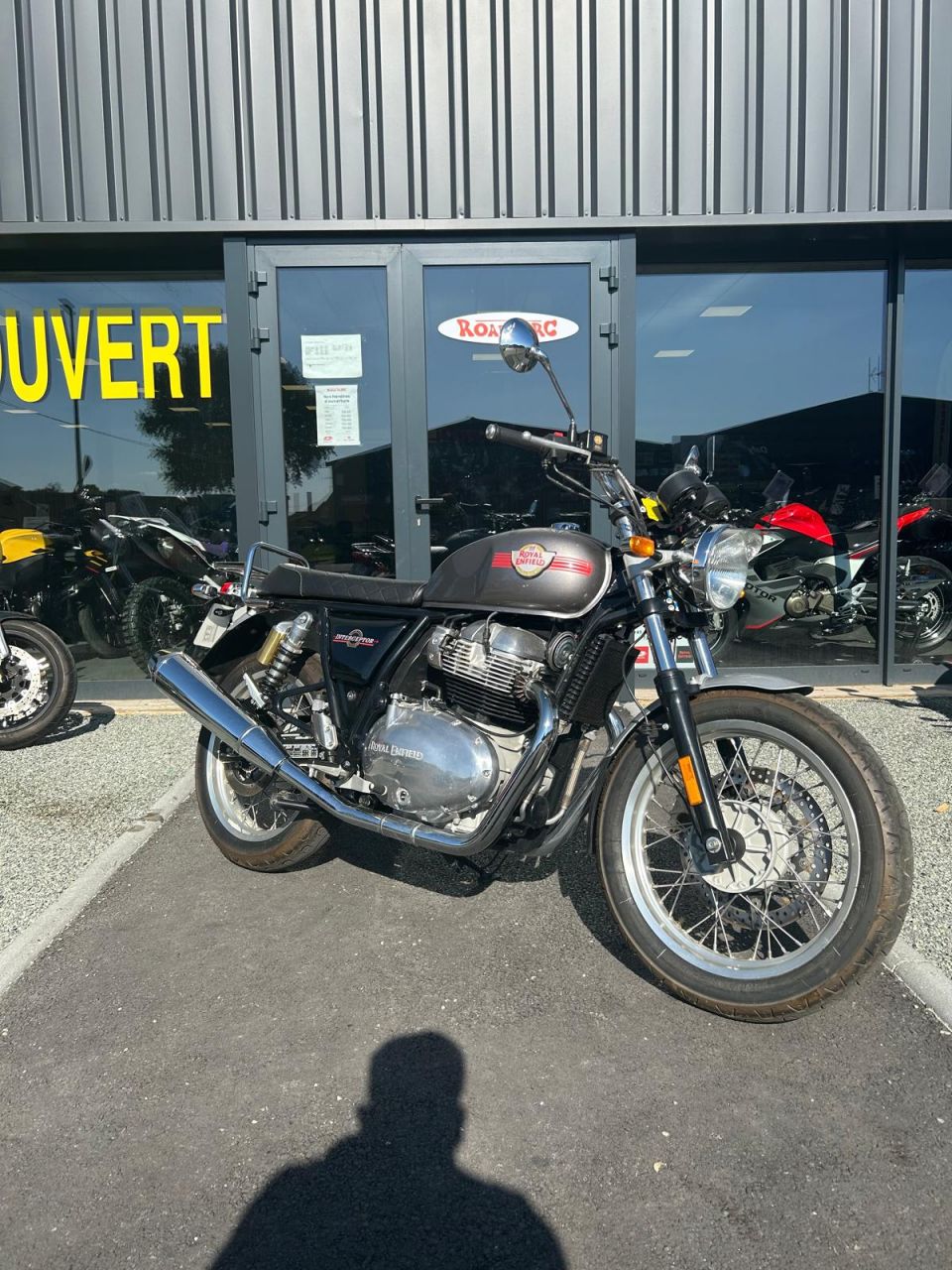 ROYAL ENFIELD INTERCEPTOR 4