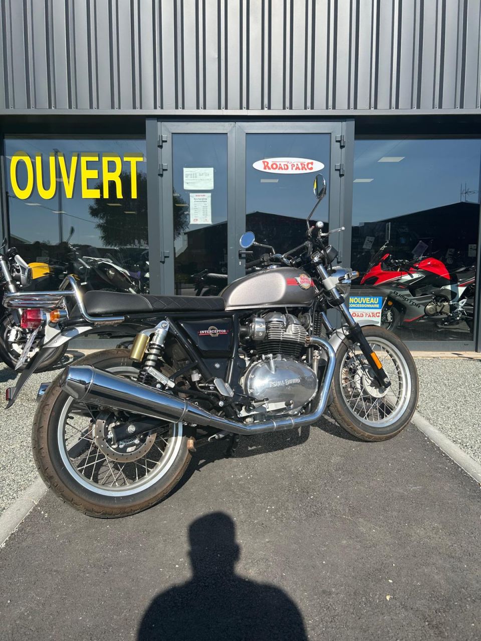 ROYAL ENFIELD INTERCEPTOR 4