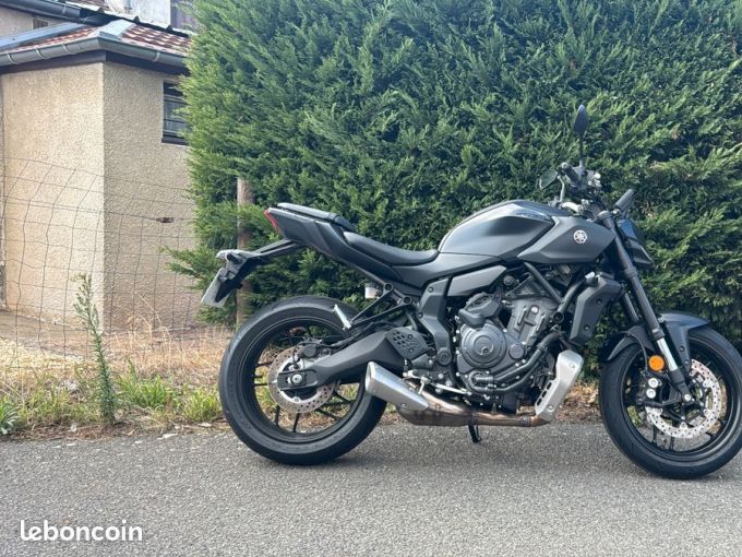 YAMAHA MT-07 Y-AMT 4