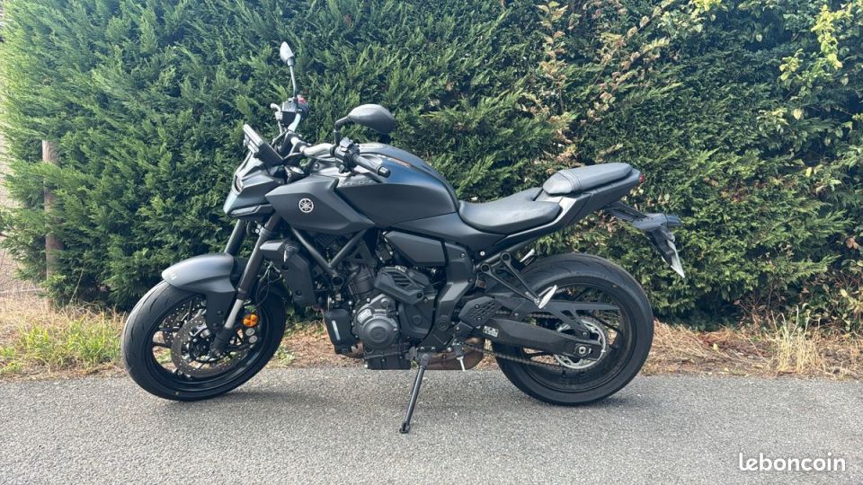 YAMAHA MT-07 Y-AMT 4