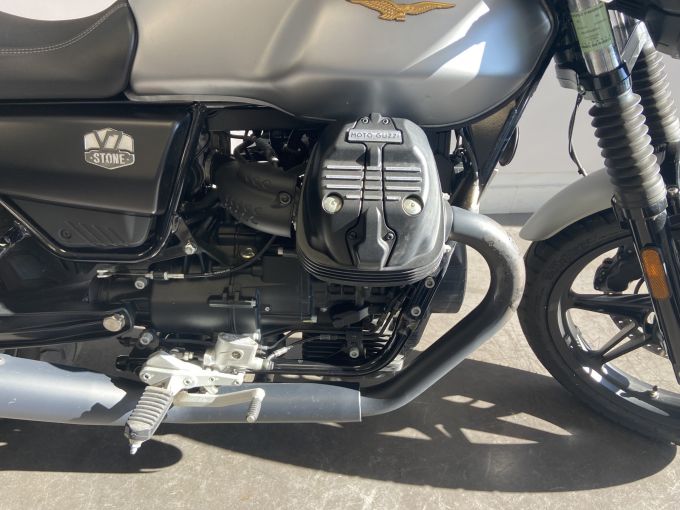MOTO GUZZI V7 STONE 4