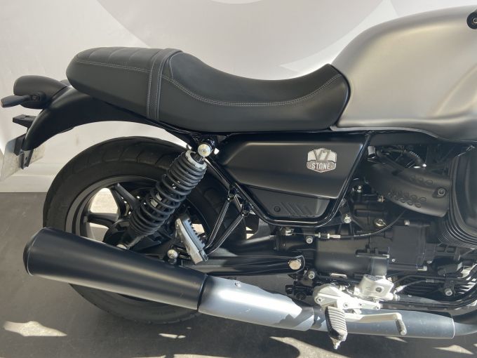 MOTO GUZZI V7 STONE 4