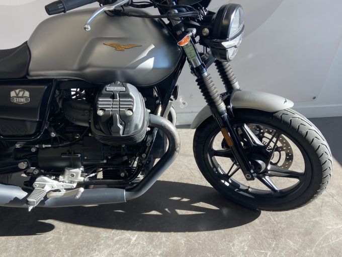 MOTO GUZZI V7 STONE 4