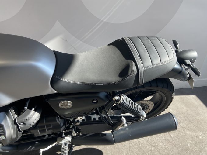 MOTO GUZZI V7 STONE 4