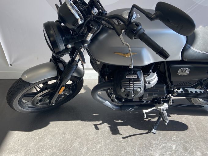 MOTO GUZZI V7 STONE 4