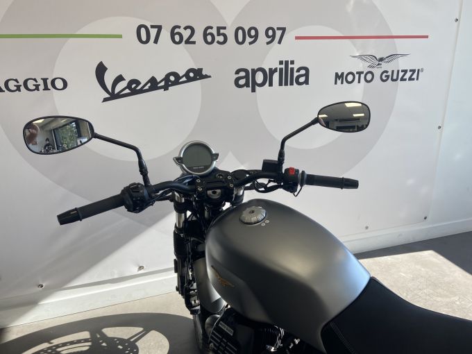 MOTO GUZZI V7 STONE 4