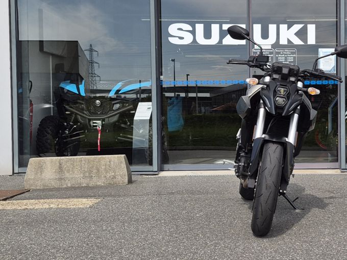 SUZUKI GSX-8S 4