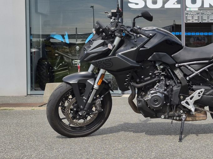 SUZUKI GSX-8S 4