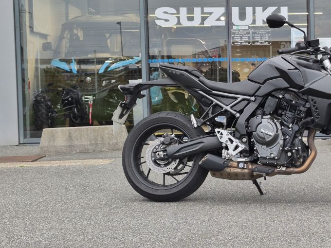 SUZUKI GSX-8S 4