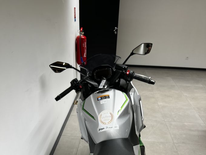 KAWASAKI Ninja 7 Hybrid 4