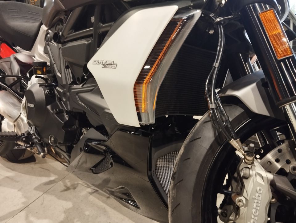 DUCATI Diavel 1260 Lamborghini 4