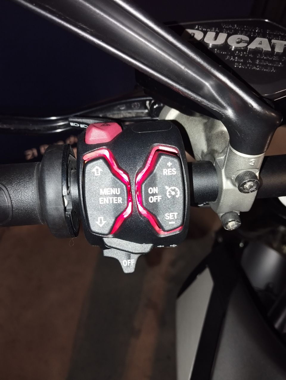 DUCATI Diavel 1260 Lamborghini 4