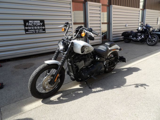 HARLEY-DAVIDSON SOFTAIL STREET BOB 1868 4