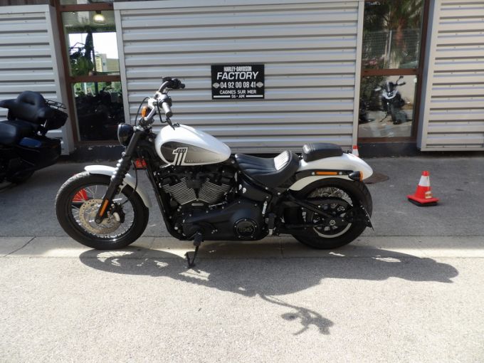 HARLEY-DAVIDSON SOFTAIL STREET BOB 1868 4
