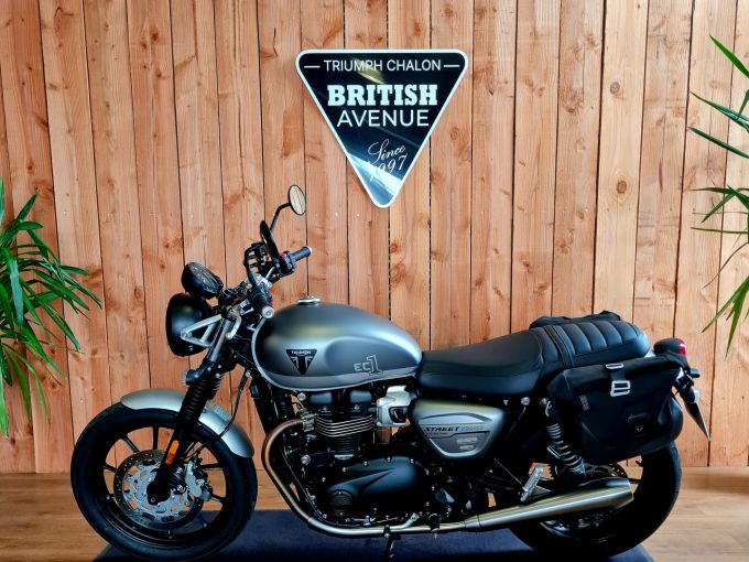 TRIUMPH STREET TWIN  900 4