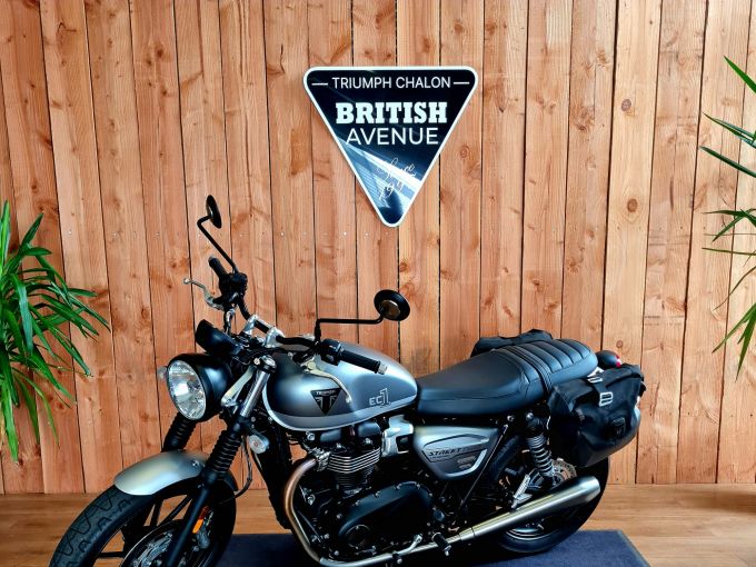 TRIUMPH STREET TWIN  900 4